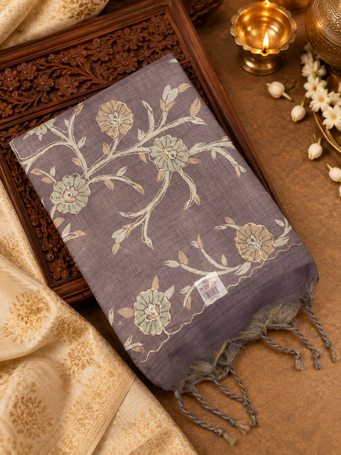 Premium quality jute linen saree with appliqué work embroidery- 902530