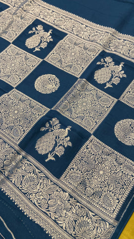 Premium Russian Silk Saree🦚