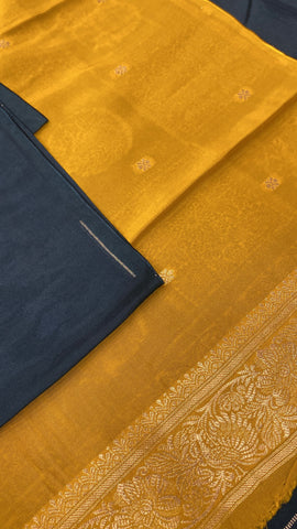 Premium Russian Silk Saree🦚