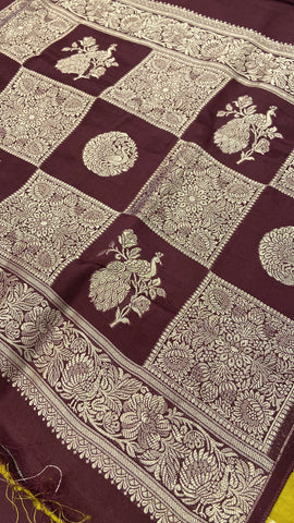 Premium Russian Silk Saree🦚