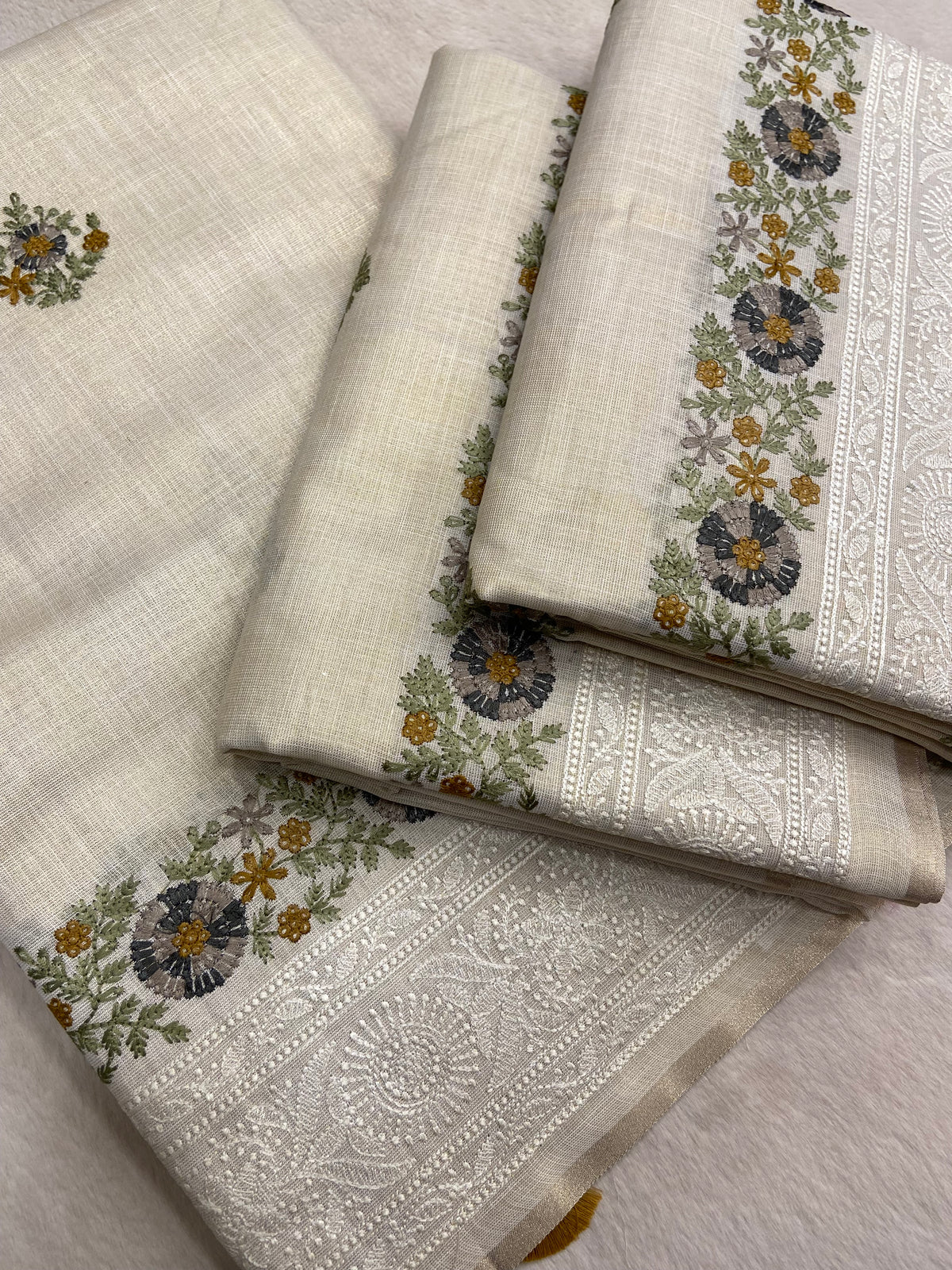 Premium Soft Organza Saree with Thread Embroidery🩶