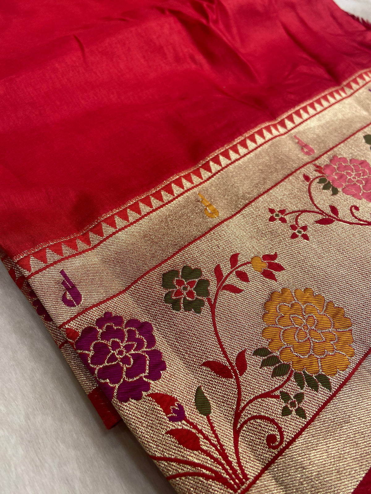 Premium Semi Crepe Silk Saree with Paithani Border🌼
