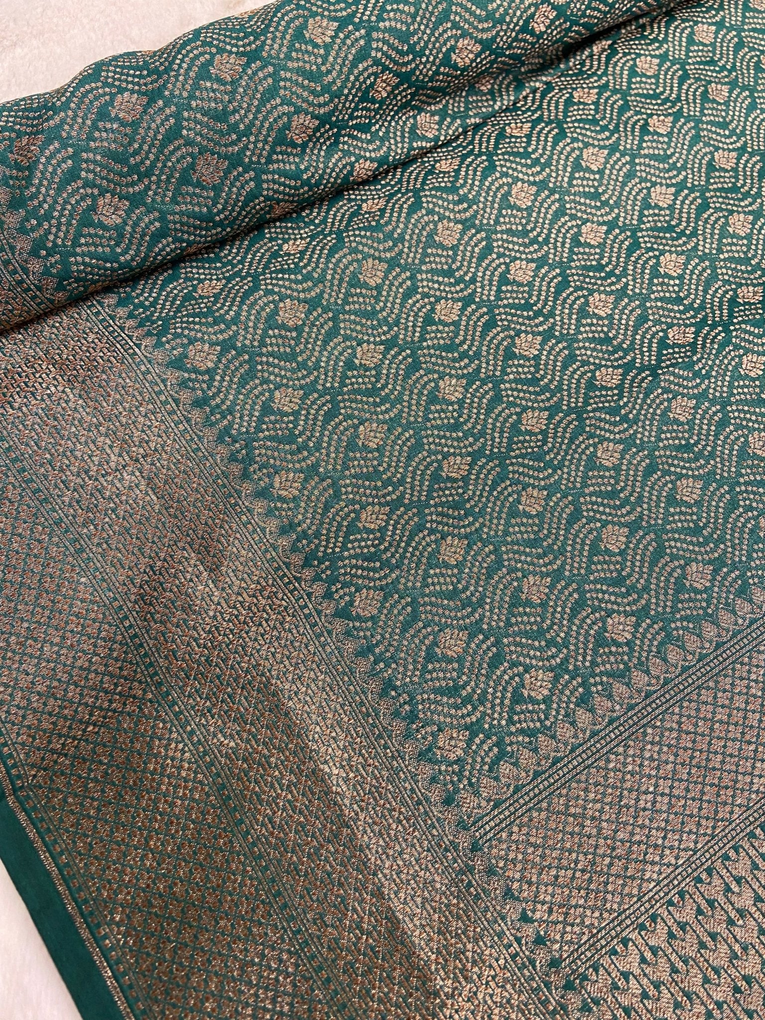 Premium Antique Banarasi Kathan Silk Saree 🟢 - Kanjeevaram Silk Mandir