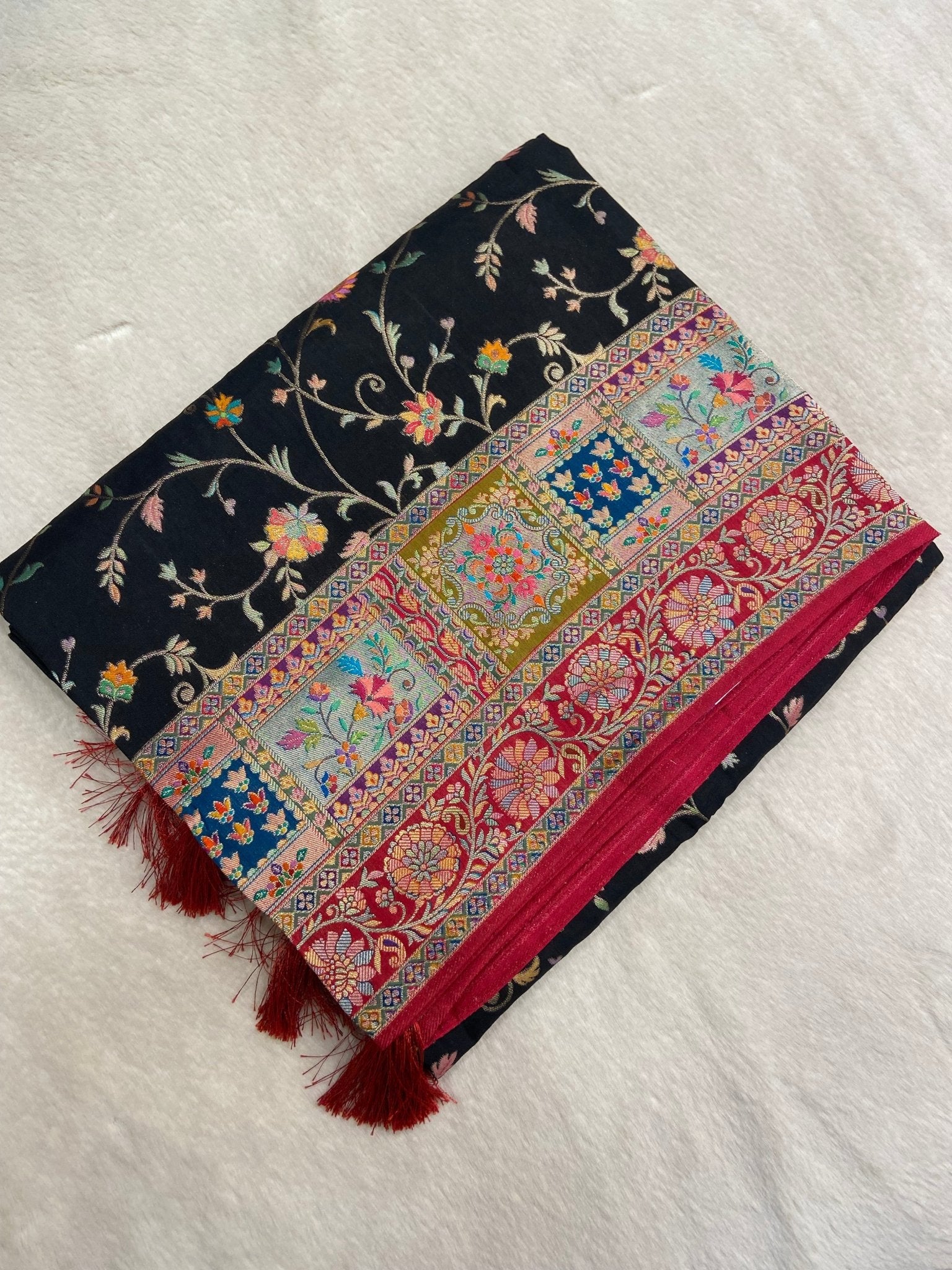 Premium Banarasi Crepe Position Print Saree🖤 - Kanjeevaram Silk Mandir