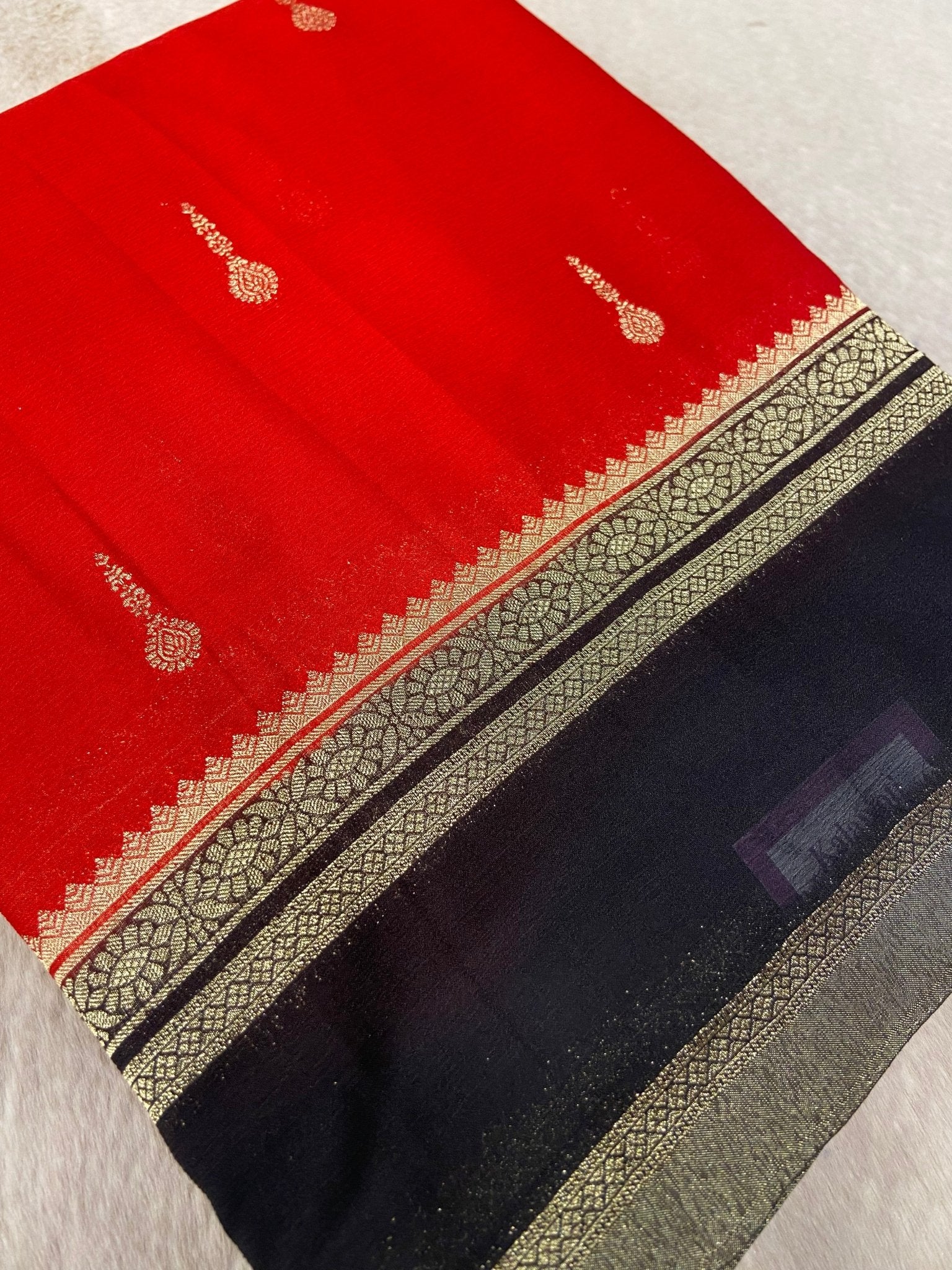 Premium Crush Georgette Saree - Kanjeevaram Silk Mandir