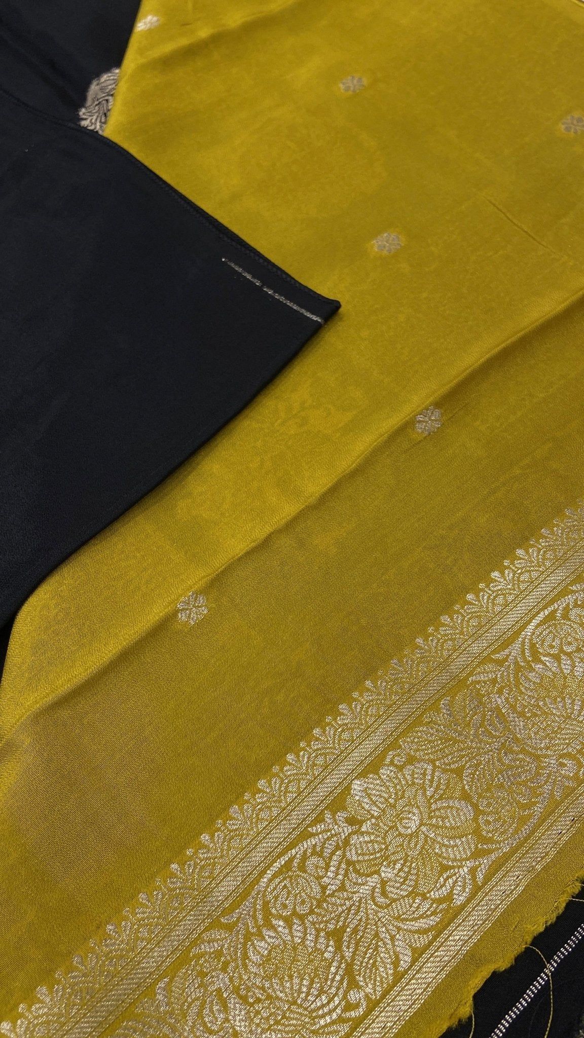 Premium Russian Silk Saree🦚 - Kanjeevaram Silk Mandir