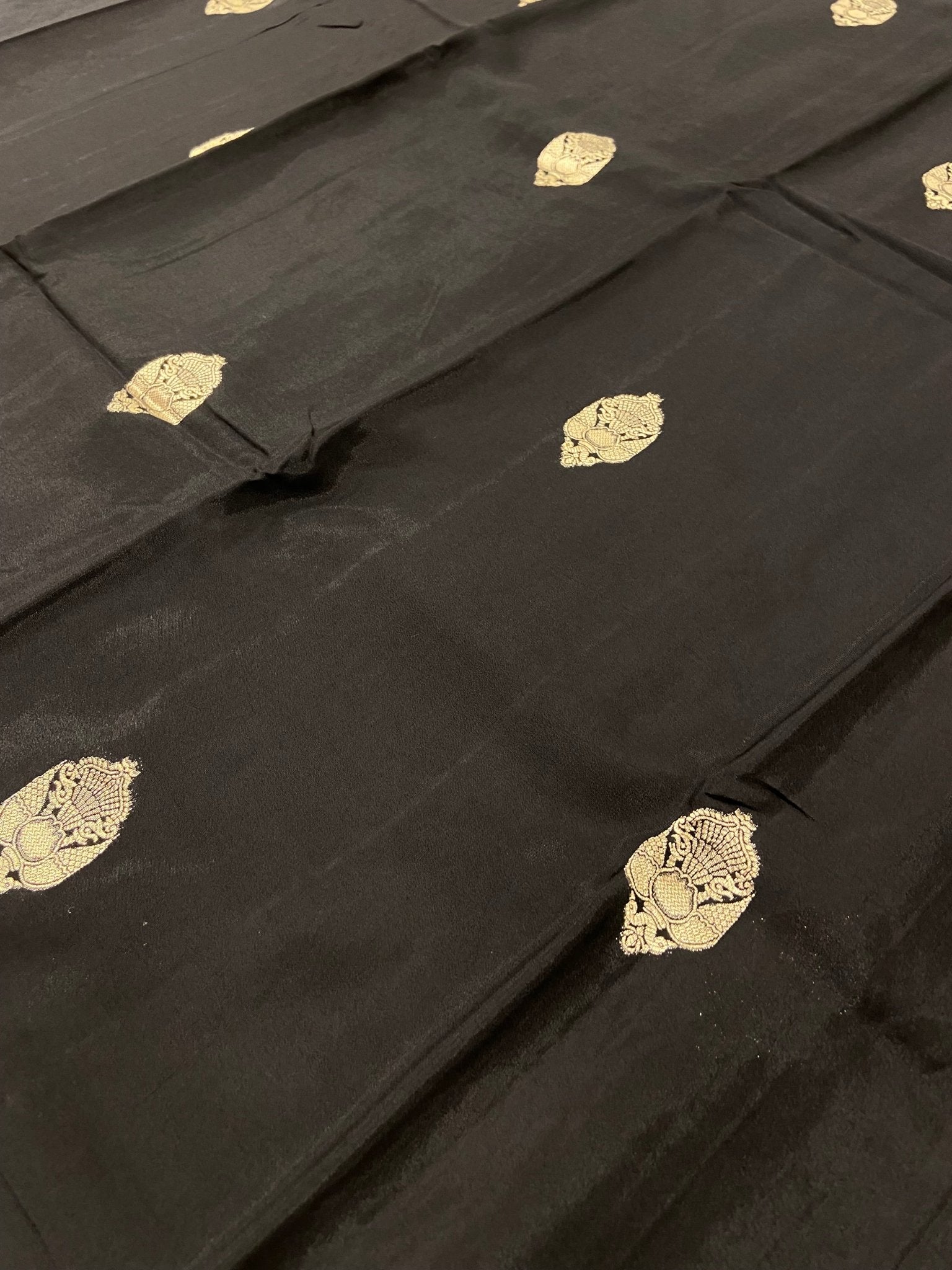 Premium Russian Silk Saree - Kanjeevaram Silk Mandir