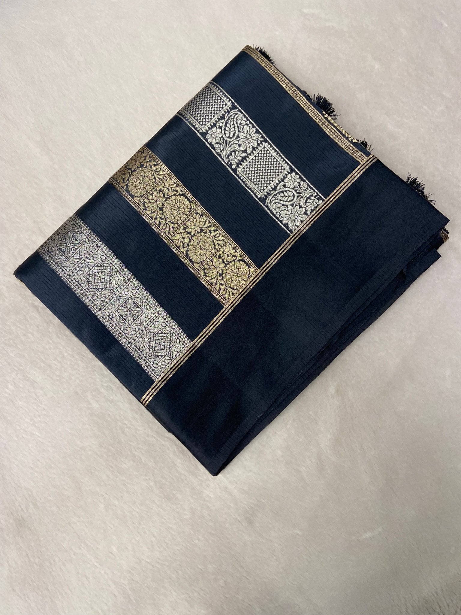 Premium Tassar Silk Saree🩶 - Kanjeevaram Silk Mandir