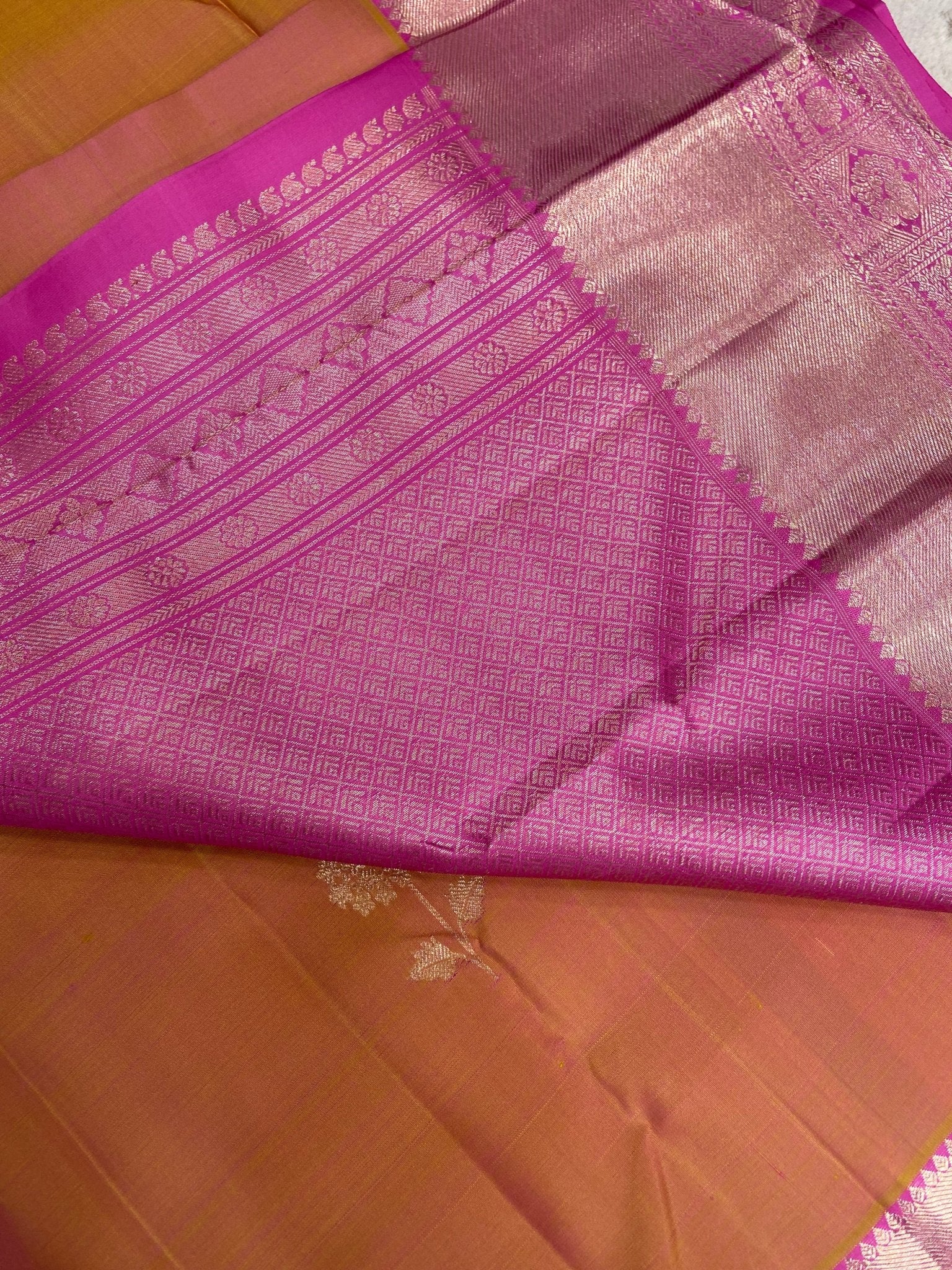 Pure zari handloom Kanjeevaram silk mark certified saree - Kanjeevaram Silk Mandir
