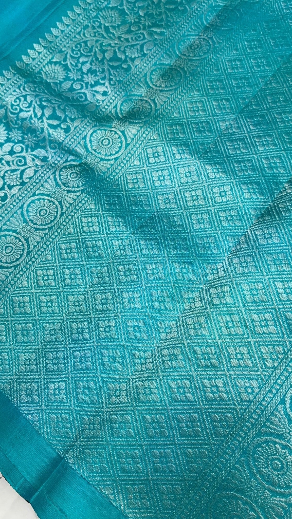 Pure zari handloom Kanjeevaram silk mark certified saree - Kanjeevaram Silk Mandir