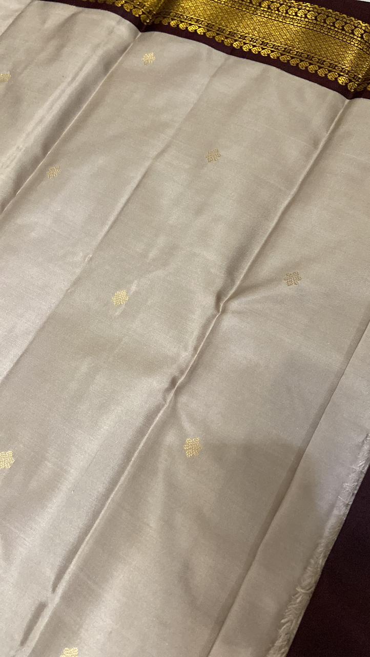 Pure Zari handloom Kanjeevaram silk mark certified saree - Kanjeevaram Silk Mandir