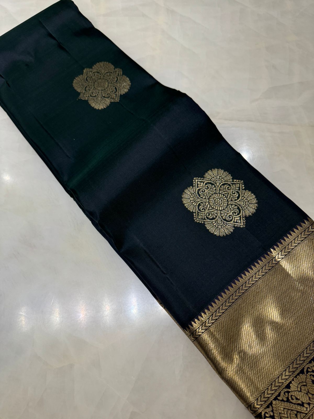 Pure Zari handloom Kanjeevaram silk mark certified saree (dark bottle green) - Kanjeevaram Silk Mandir