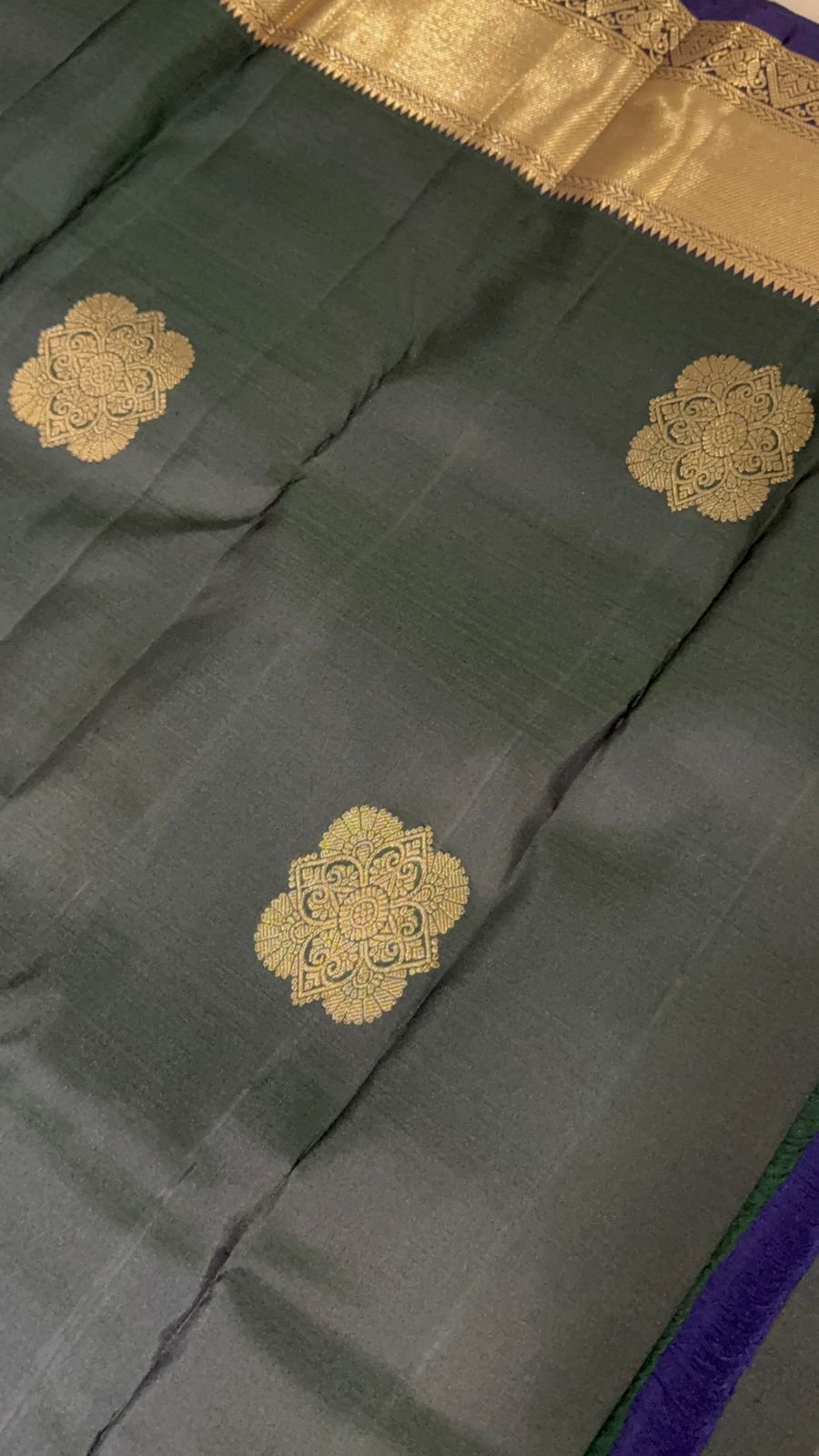 Pure Zari handloom Kanjeevaram silk mark certified saree (dark bottle green) - Kanjeevaram Silk Mandir