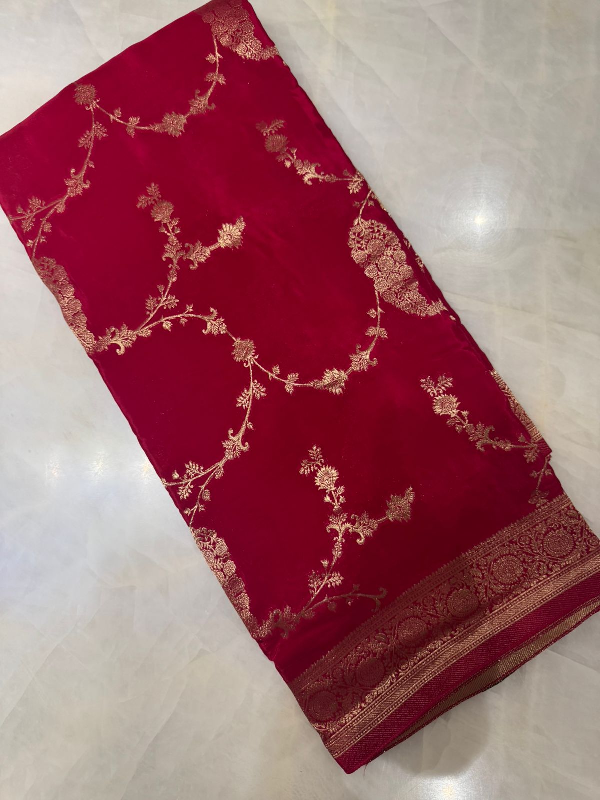 Premium Banarasi crepe silk saree (Reddish pink)
