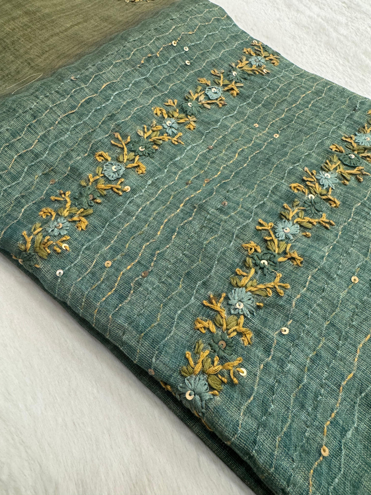 Premium soft organza saree with Katha work 💙